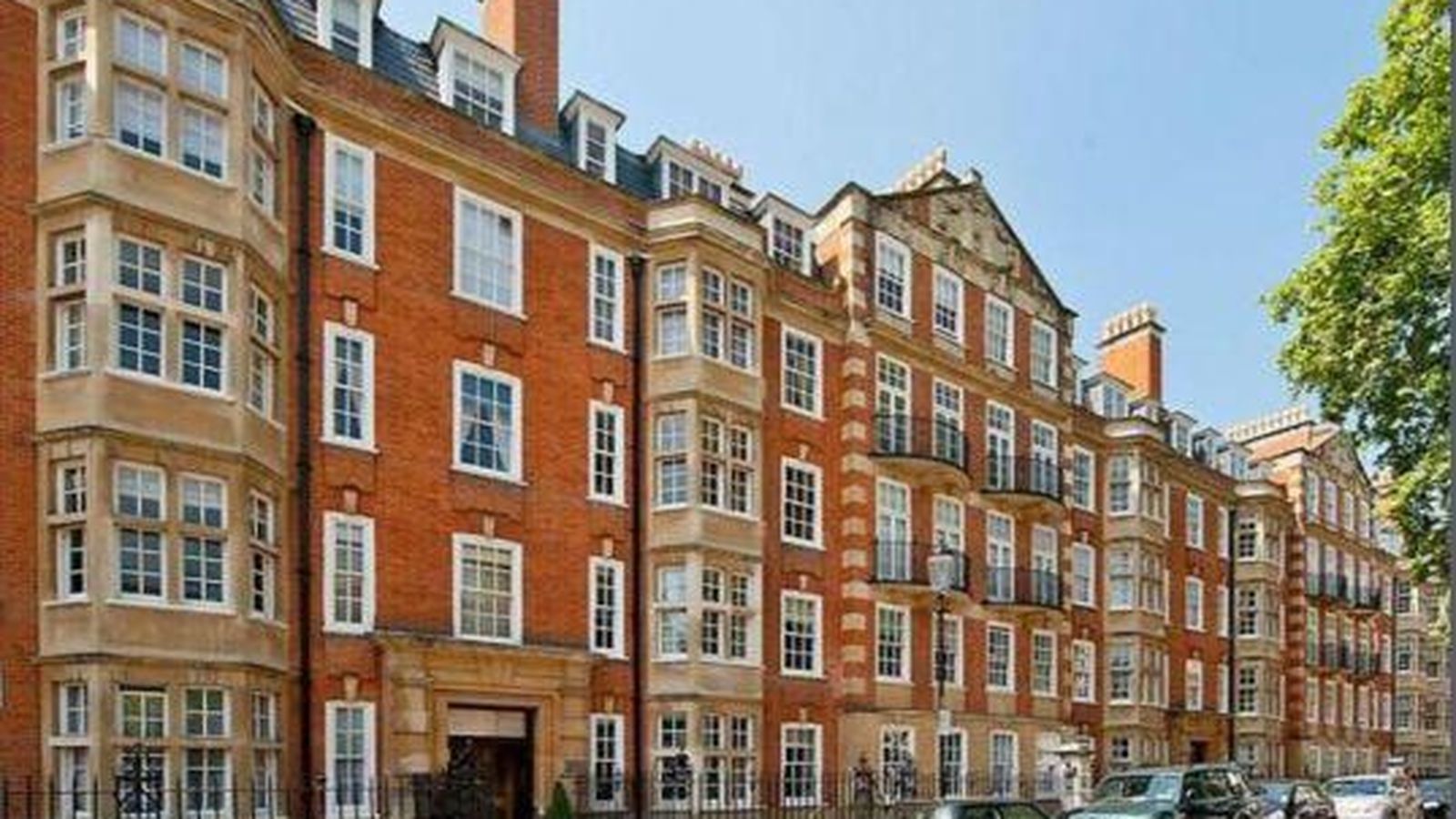 Panorámica del edificio donde vivió Diana antes de casarse con el príncipe Carlos.