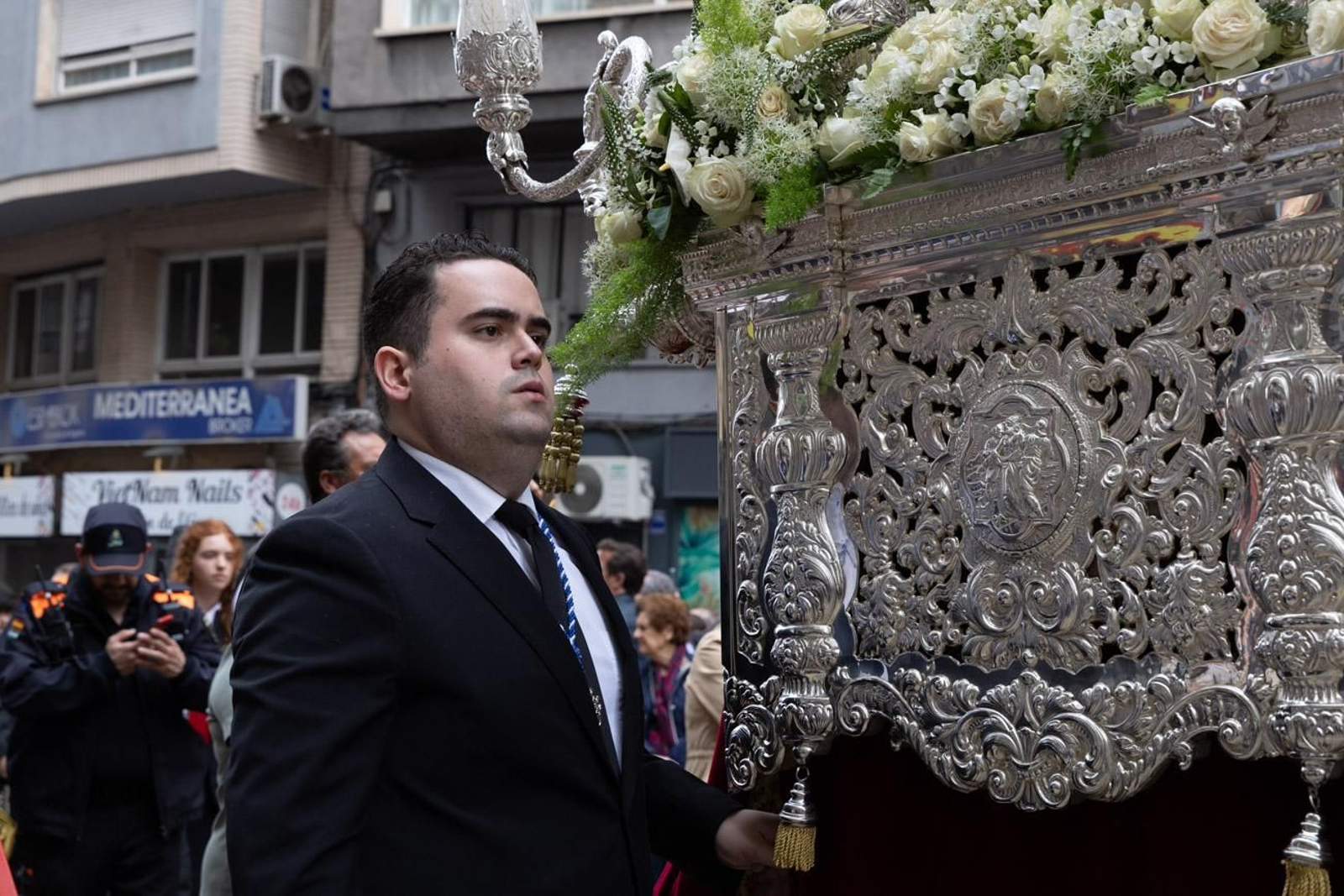 Los jiennenses se echan a la calle para presenciar la primera de las procesiones de la jornada: la Borriquilla (I)