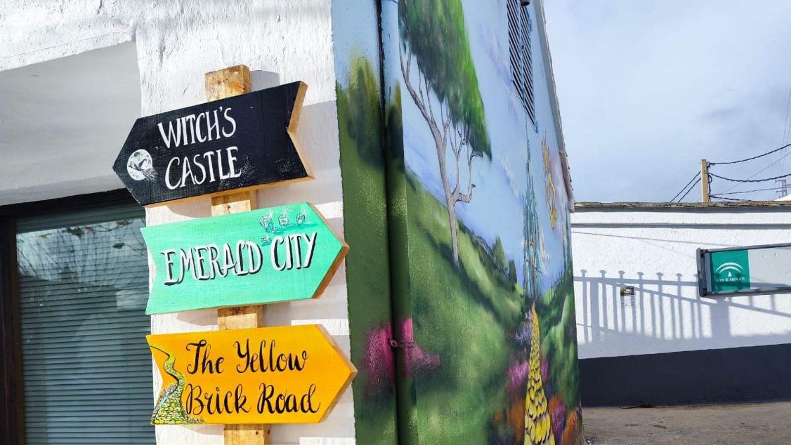 Páginas en lugar de calles: el pueblo de la Alpujarra 'tematizado' en torno a la literatura Páginas en lugar de calles: el pueblo de la Alpujarra 'tematizado' en torno a la literatura