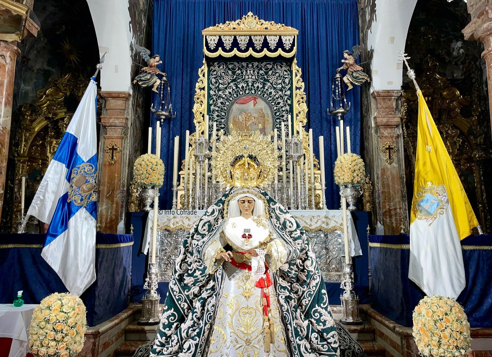 Altar de besamanos de la Candelaria