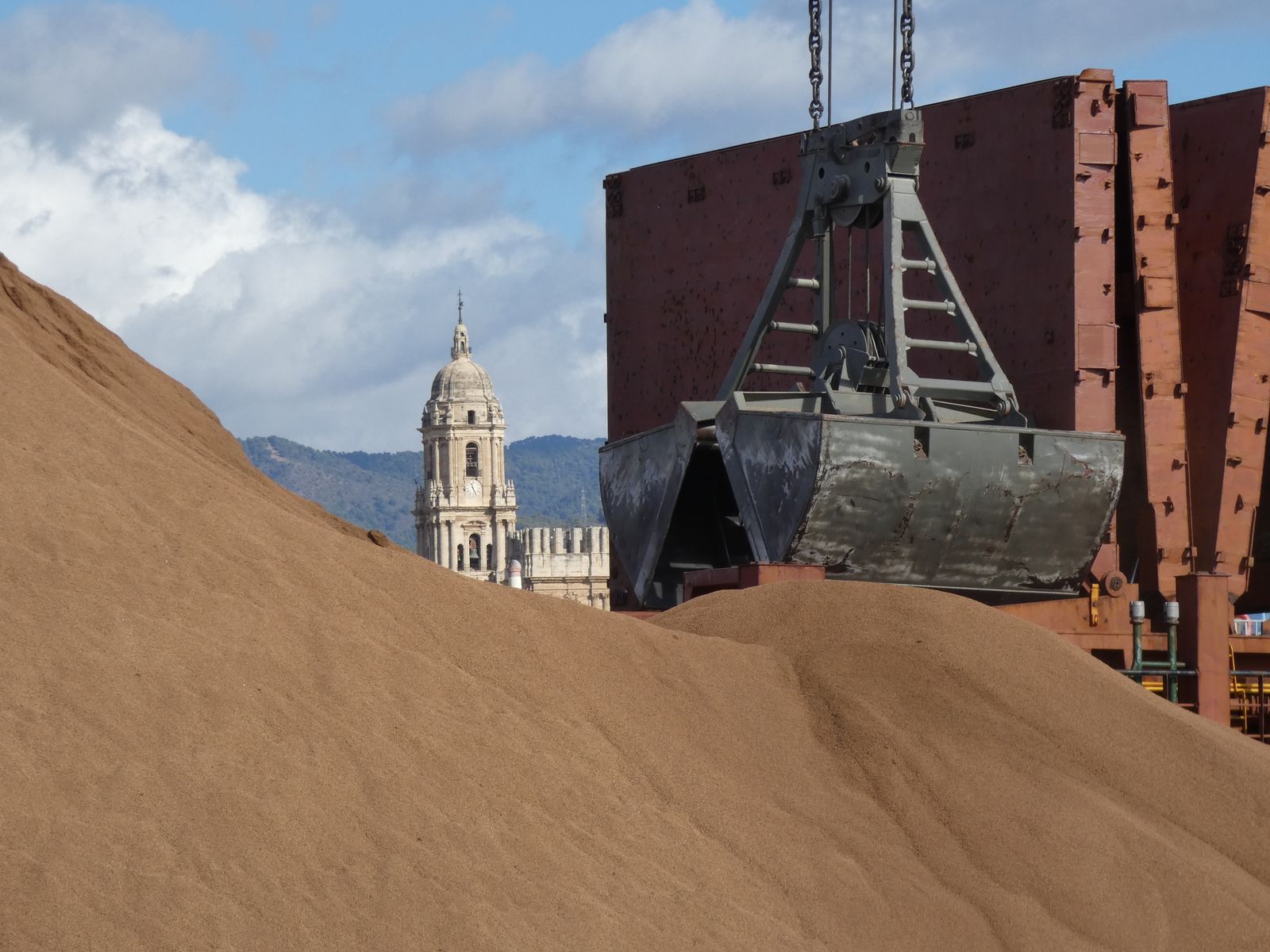 Los consignatarios de buques muestran su labor en el Ateneo de Málaga