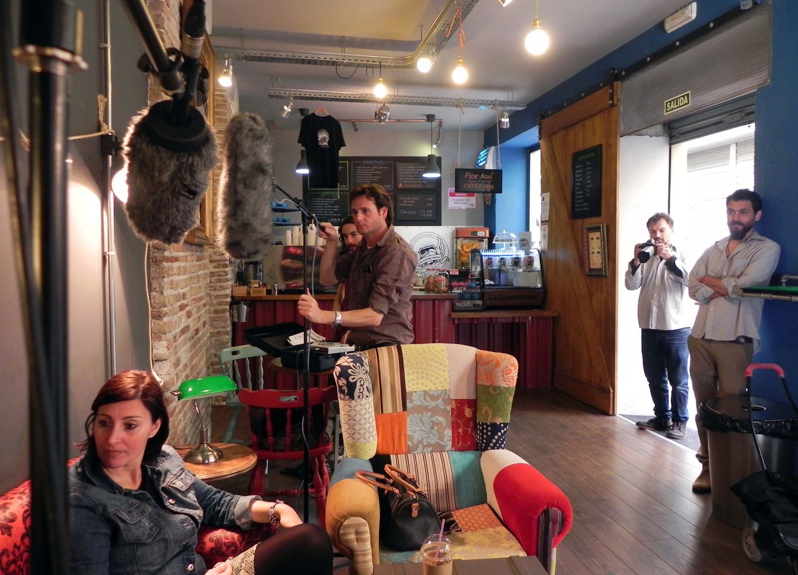 El equipo de Yolaperdono recoge el sonido y la imagen de una de las conversaciones de la película.