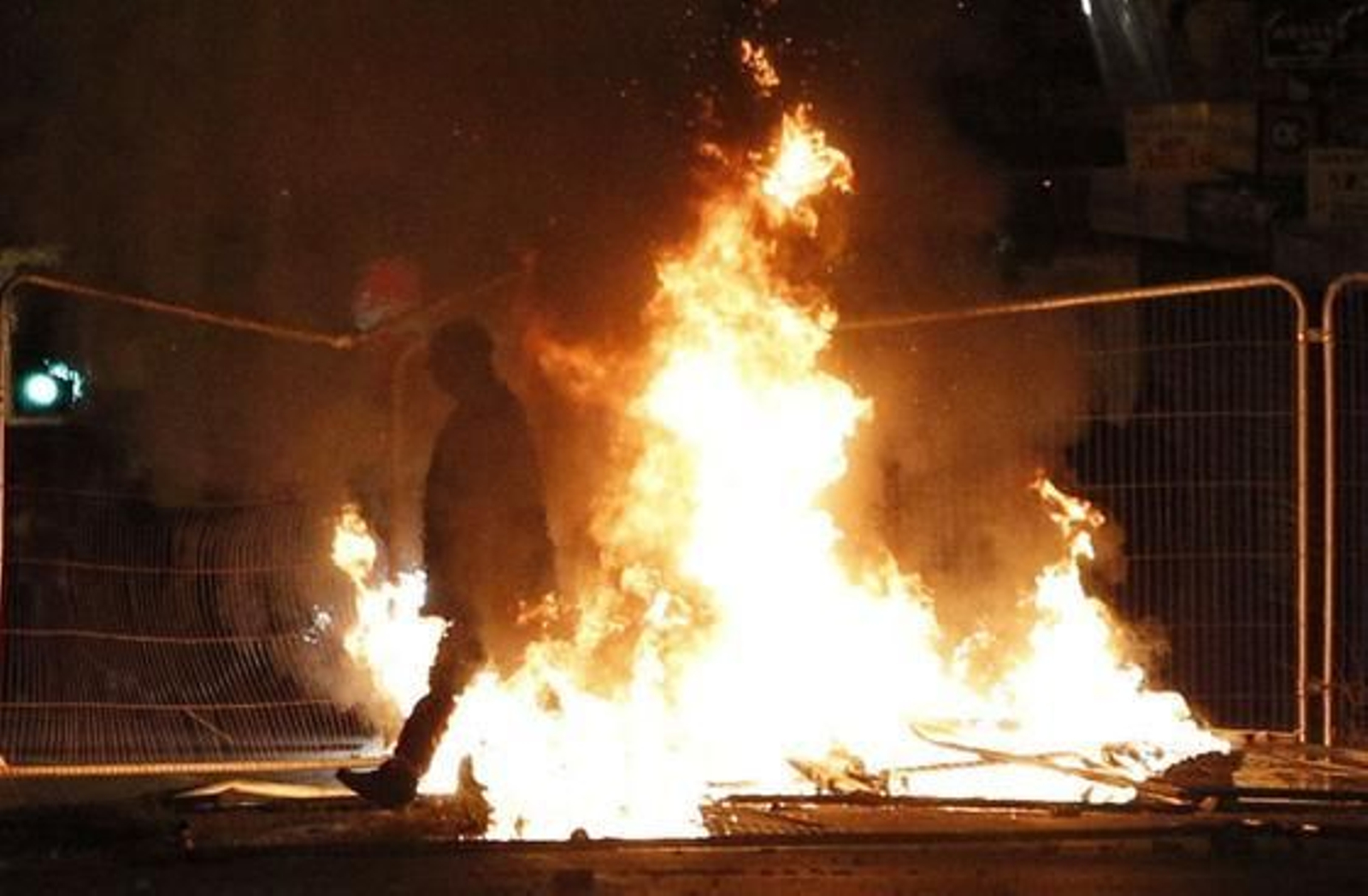 Los disturbios se propagan por diversos barrios de Londres y otras ciudades como Manchester, Birmingham y Liverpool.

Foto: Reuters