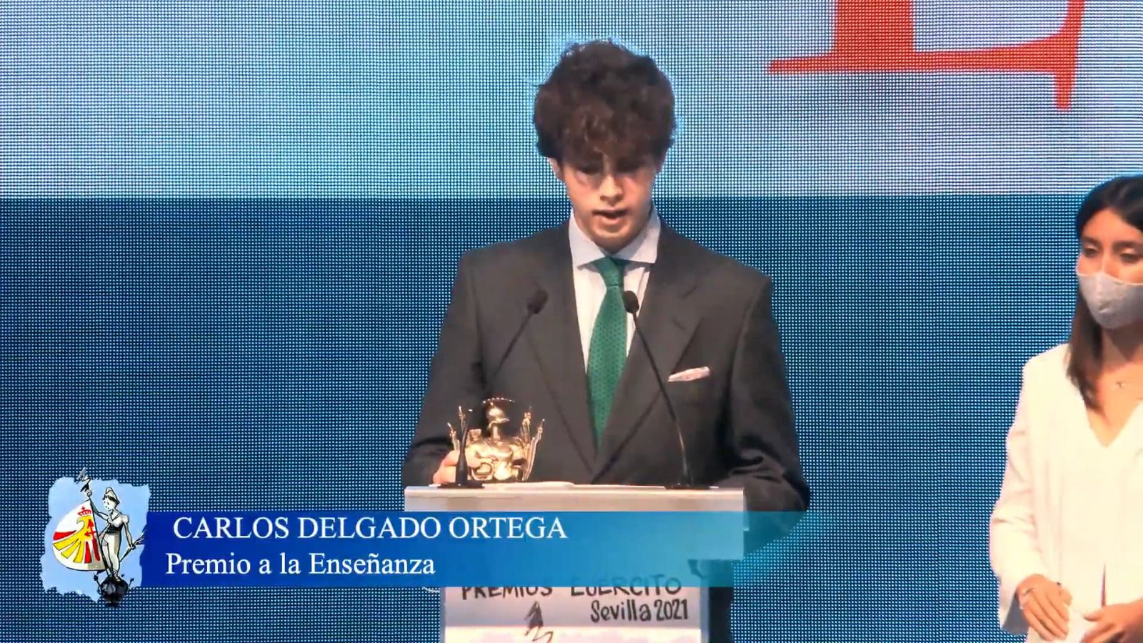 El alumno Carlos Delgado, del Buen Pastor, fue elegido para dirigir palabras a los premiados.