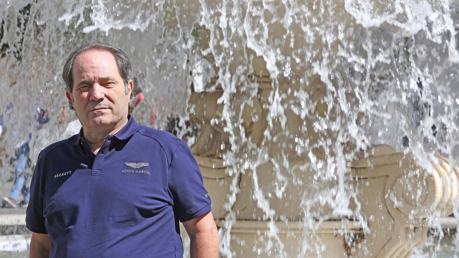 Manolo Sierra, ante la fuente de la Rotonda de los Casinos, esta semana.