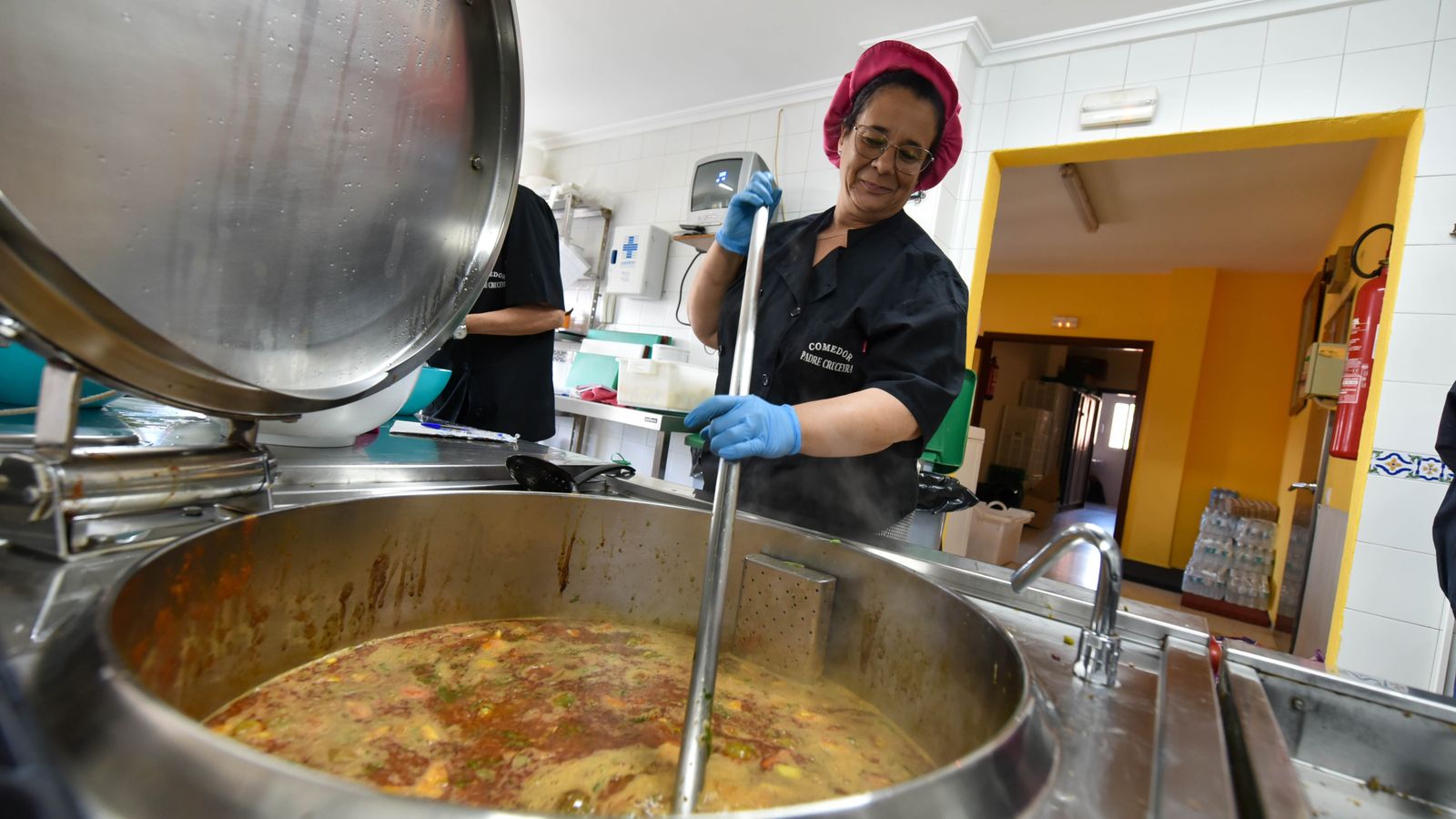 Fotos del comedor social 'Padre Cruceyra' de Cáritas Diocesana de Cádiz
