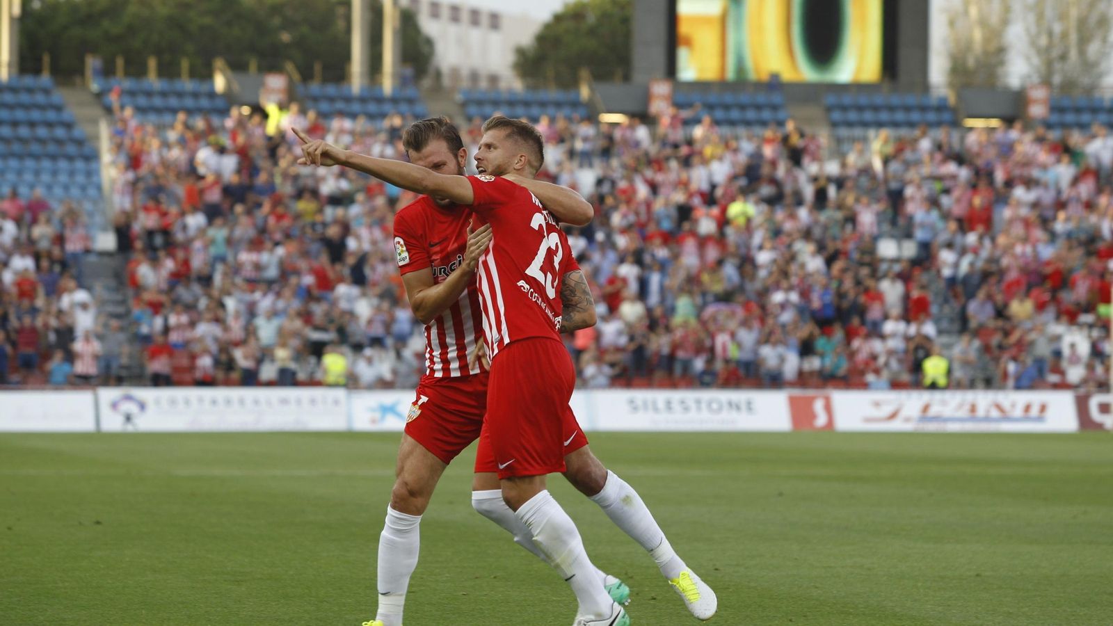 Morcillo dedica a la grada el 1-0 al Reus.