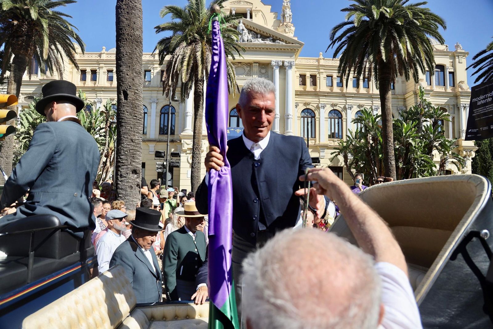 La salida de la Romería de la Feria de Málaga, rumbo al Santuario de la Victoria, en fotos