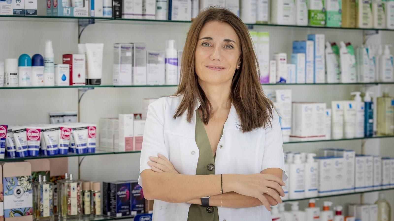 Sandra Pérez, en su farmacia de Puerto Real.