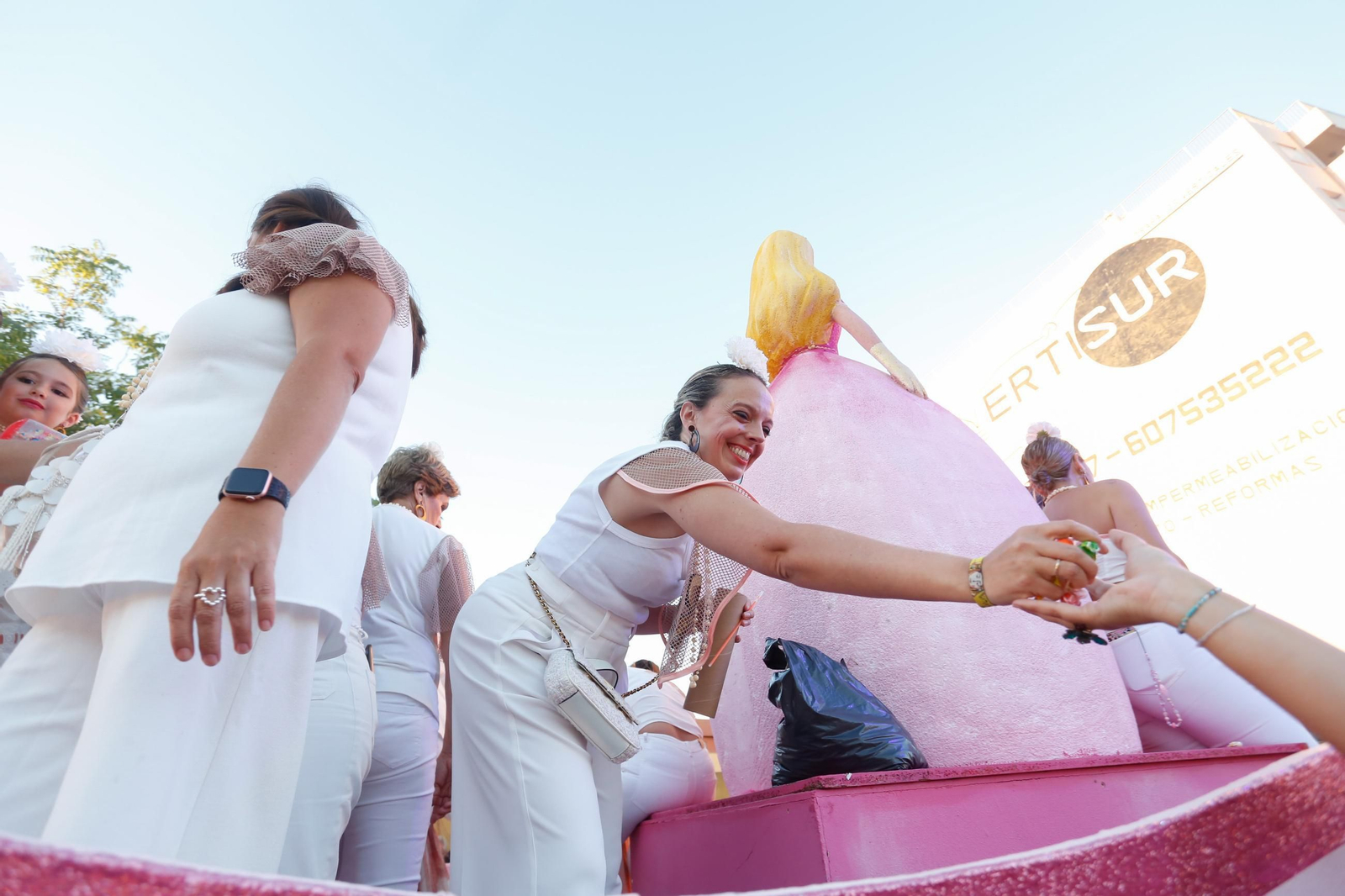 Búscate en las fotos de la cabalgata de la Feria de La Línea