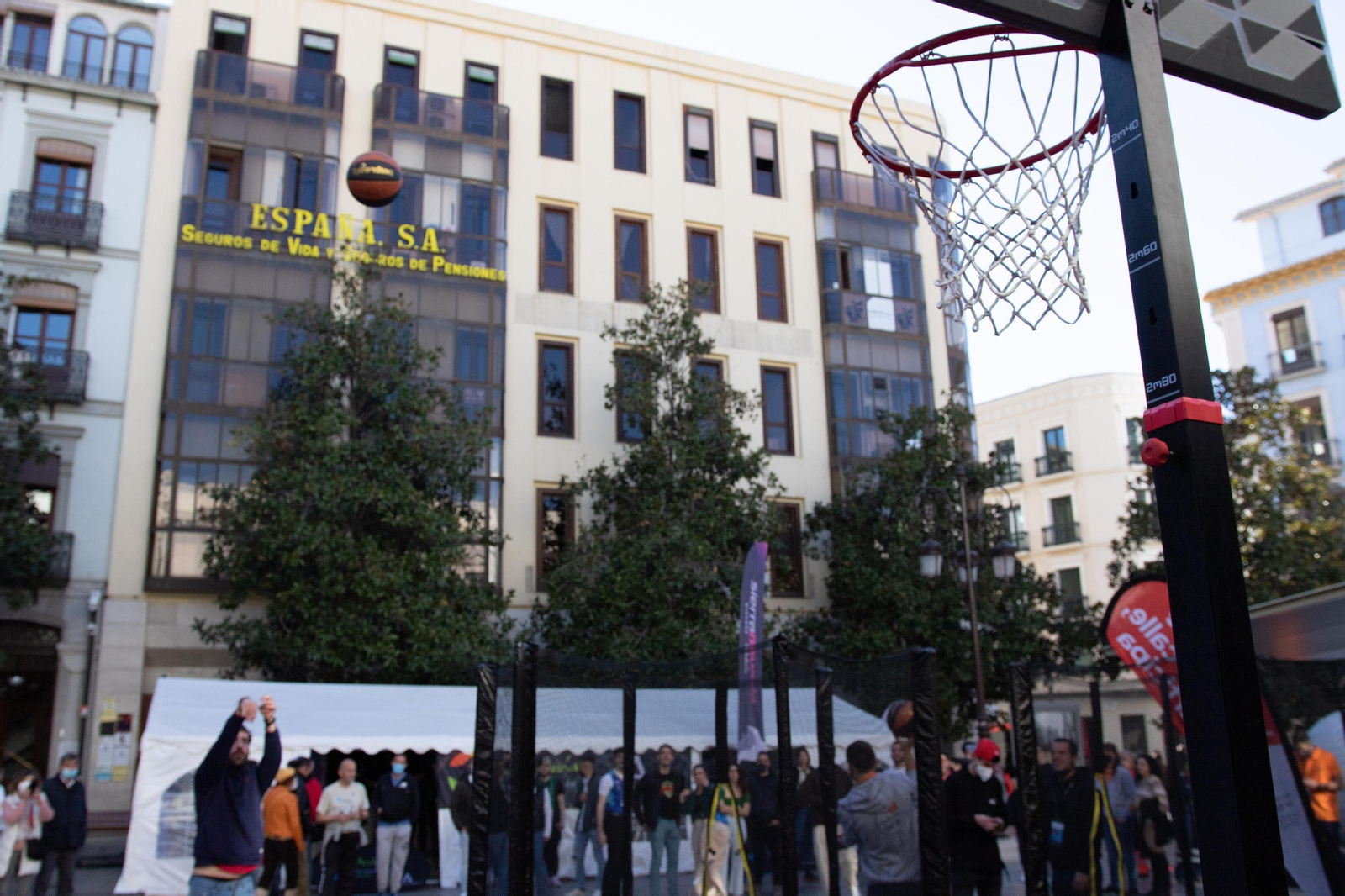 Así vive Granada la celebración de la Copa del Rey de Baloncesto