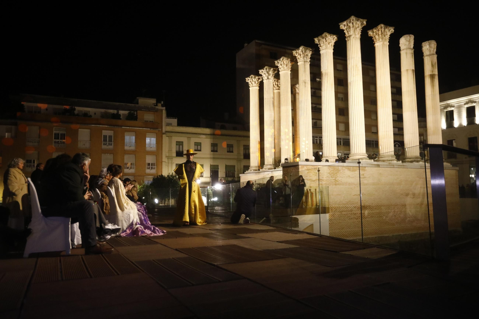 Las mejores imágenes del desfile de Mancini en el Templo Romano de Córdoba