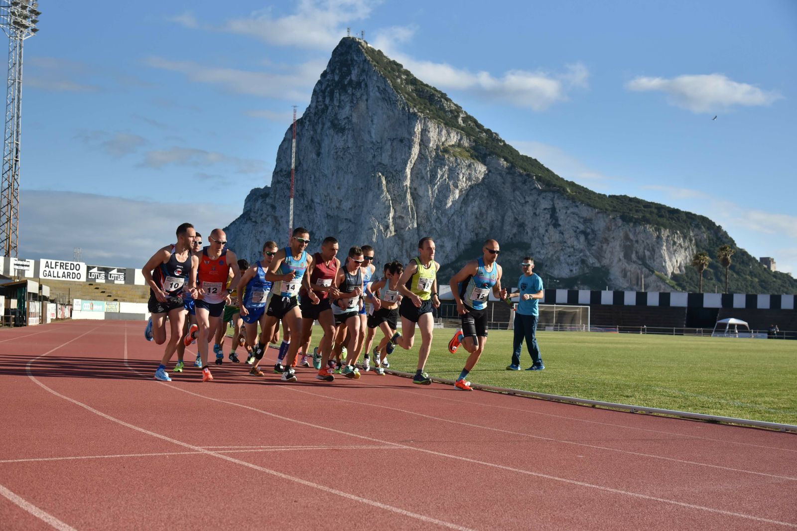 La última edición del 5.000 en pista de La Línea.