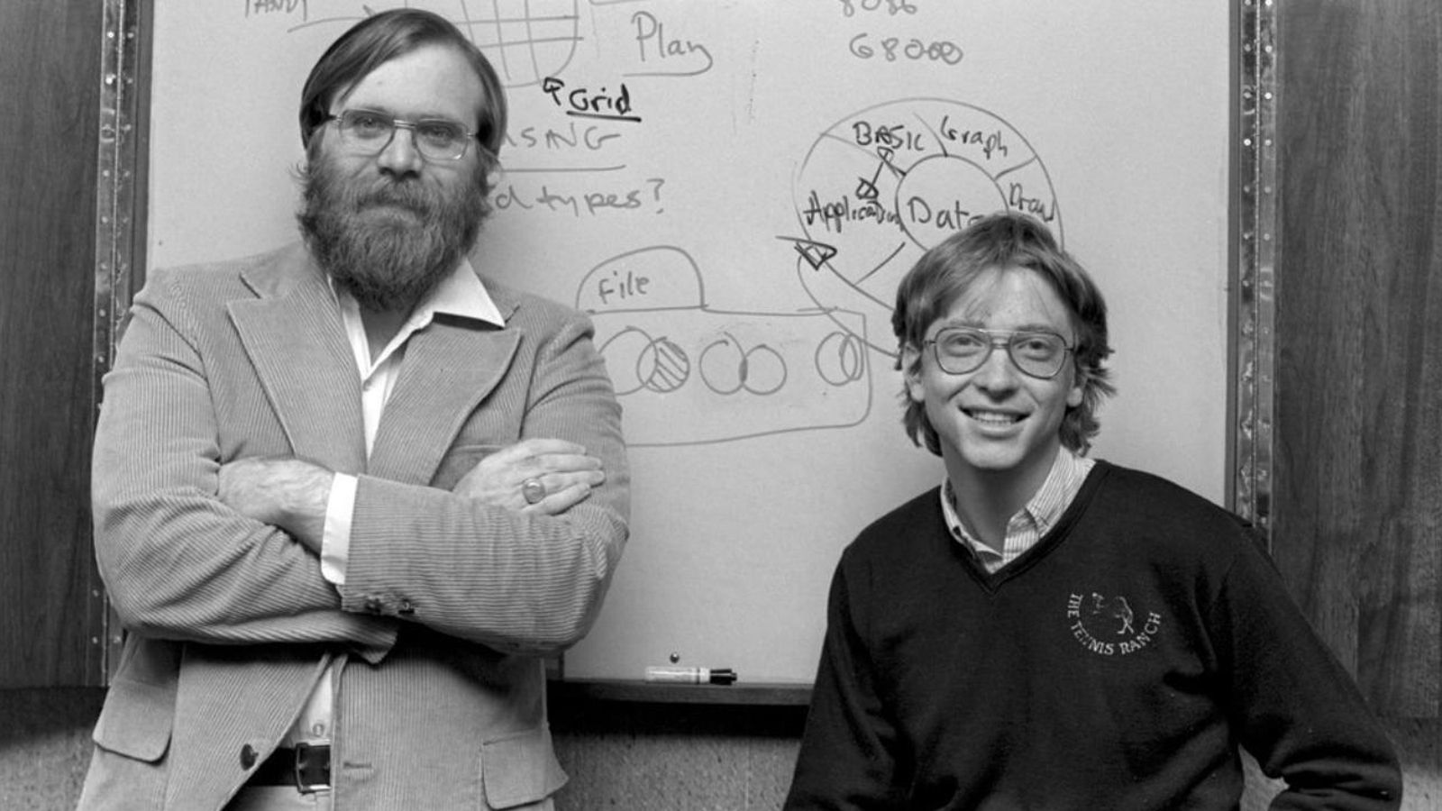 Paul Allen Junto con Bill Gates fue fundador de la empresa Microsoft. Paul Allen Junto con Bill Gates fue fundador de la empresa Microsoft.