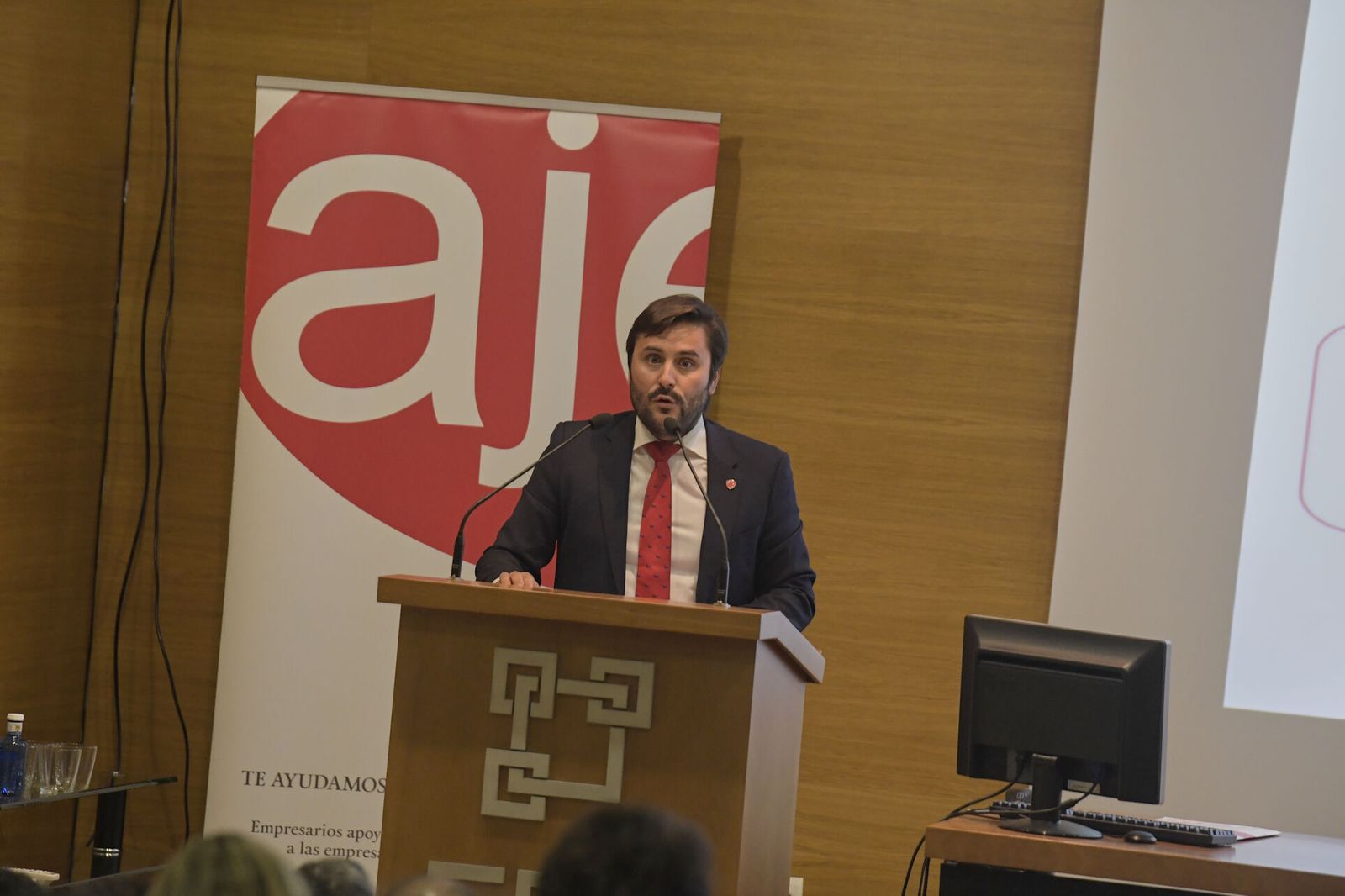 Las mejores imágenes de la elección de Félix Almagro como nuevo presidente de los jóvenes empresarios andaluces