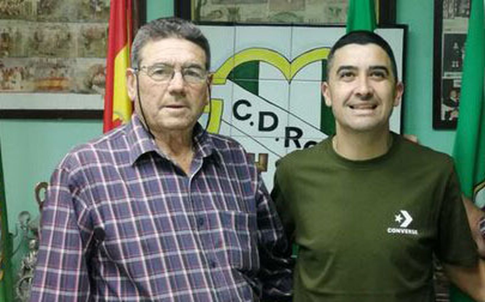 Juan Luis Rendón, presidente del Rota, junto a Orihuela, uno de los capitanes del equipo.