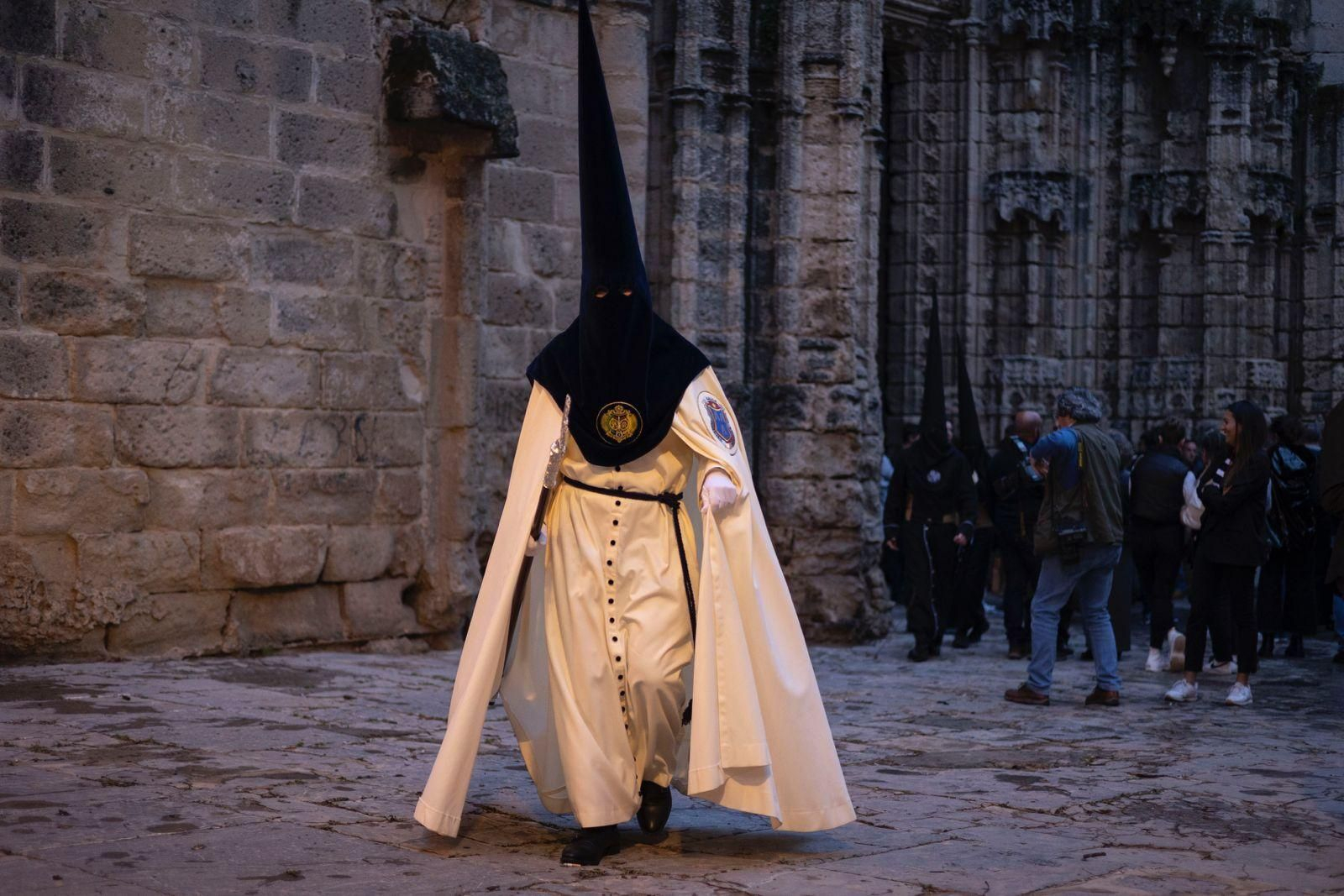 Las imágenes del Lunes Santo 2024 en El Puerto: Afligidos