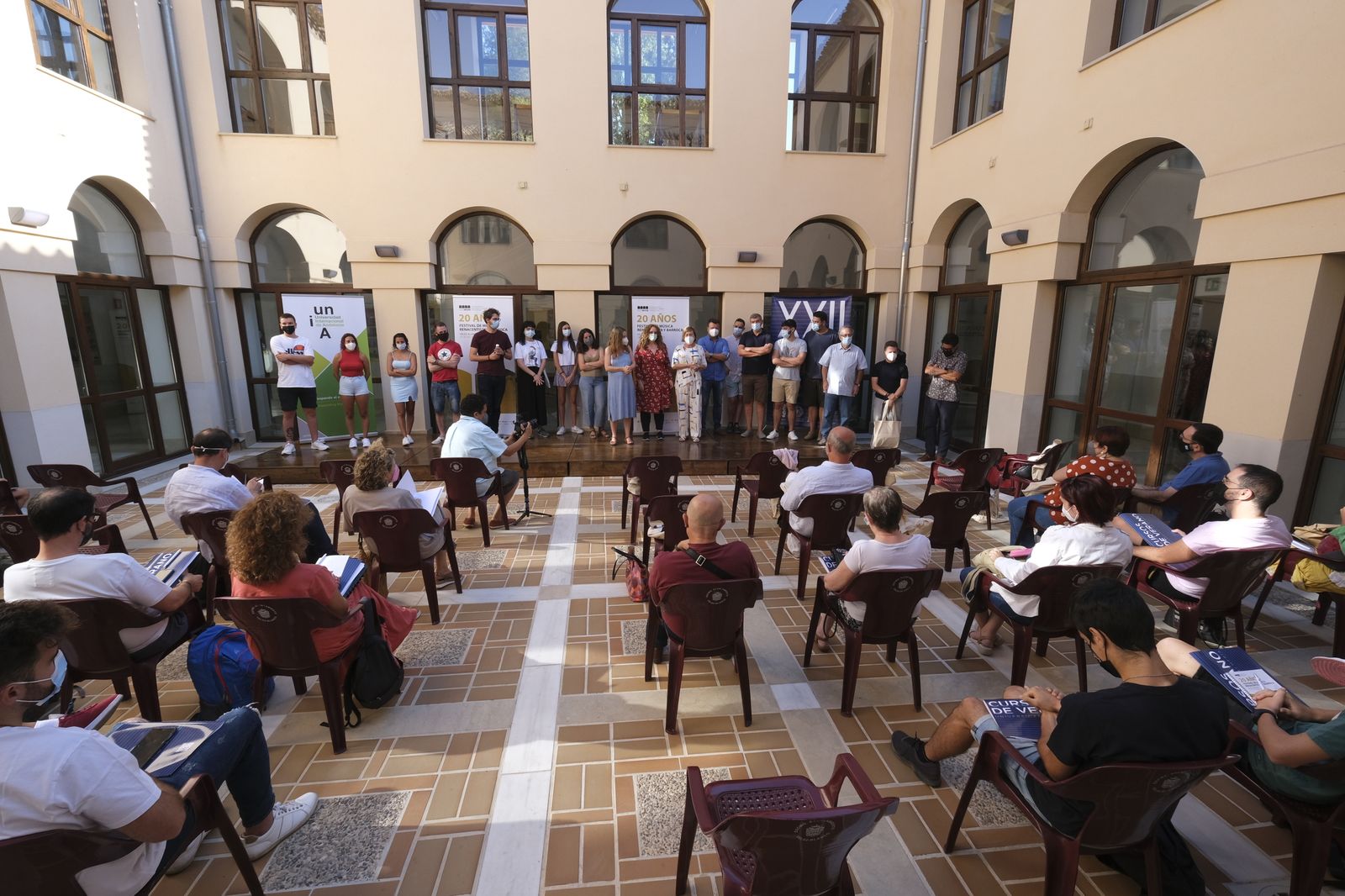 Recibimiento a los alumnos del Festival de Música Renacentista y Barroca de Vélez Blanco.