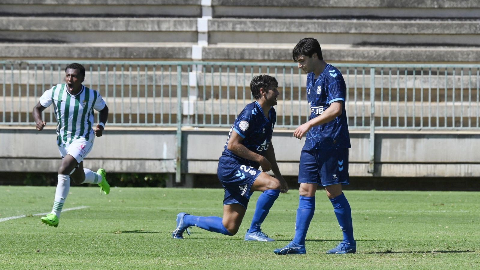 Dos balonos, contrariados tras un gol del Córdoba B.