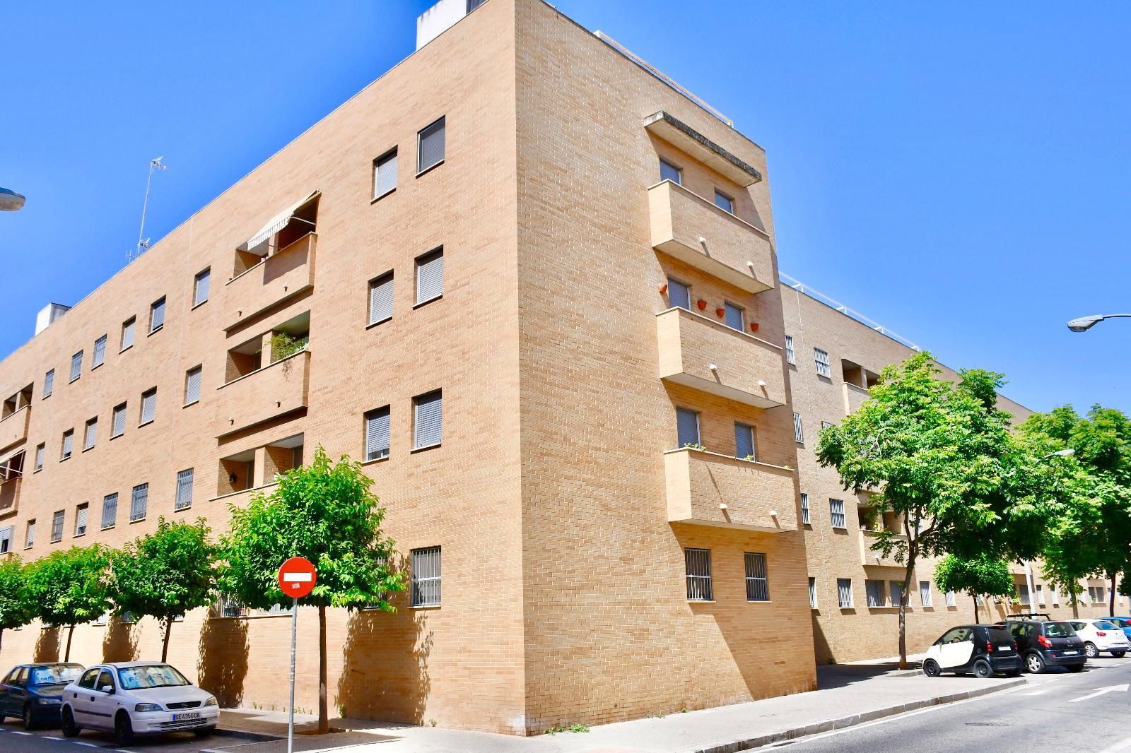 Un bloque de VPO en Pino Montano.