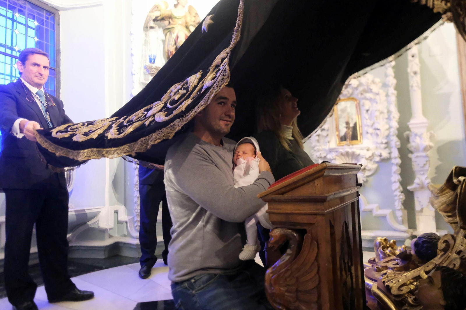 La presentación de los niños a la Virgen de los Dolores de Córdoba, en imágenes