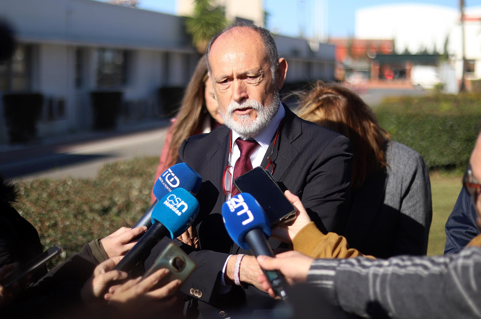 Imágenes del convenio entre Cepsa, Enagás Renovable y Alter Enersun para impulsar la descarbonización de la industria local y el transporte