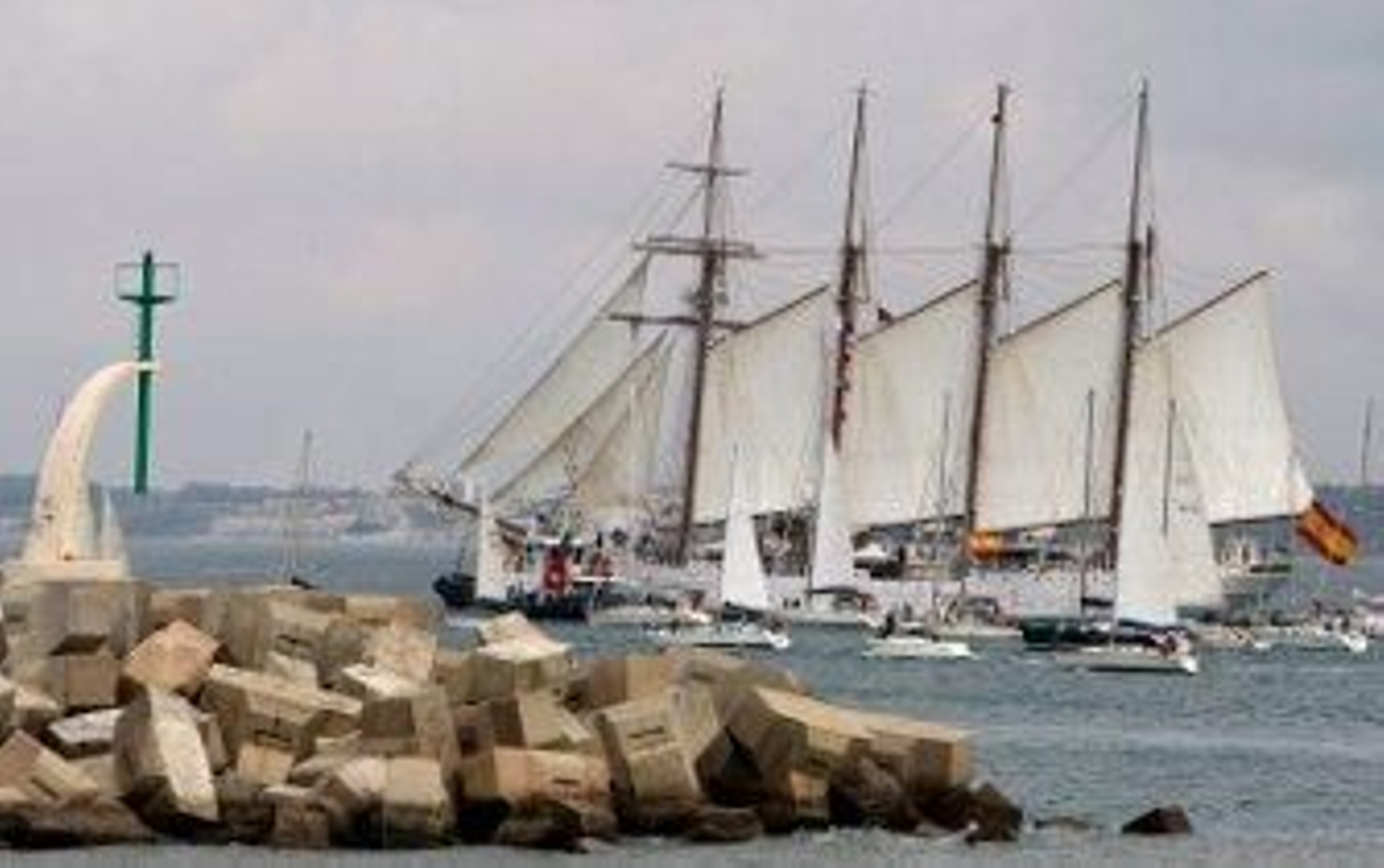 El 'Elcano' divide su crucero de instrucción de 2013 en dos fases