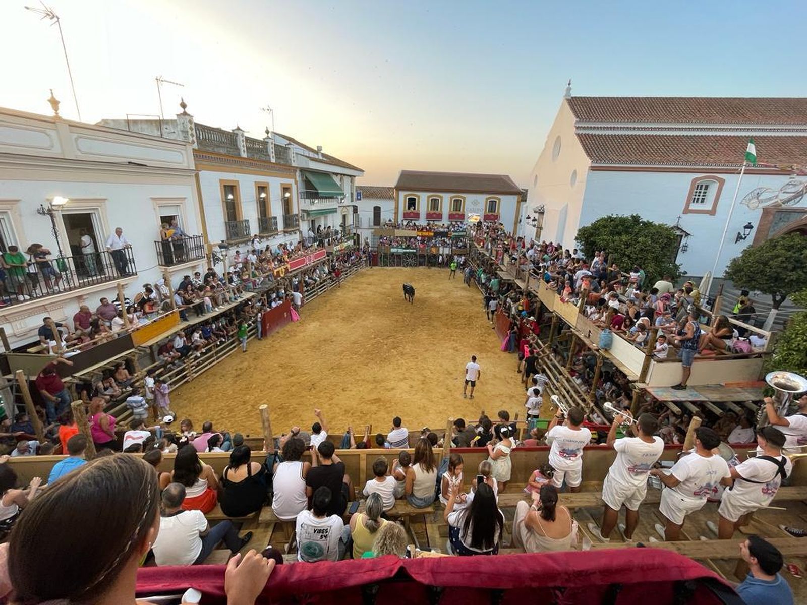 Capeas de Beas, este lunes.