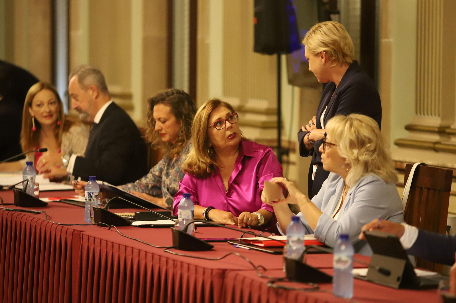 Imágenes del pleno municipal del Ayuntamiento de Huelva