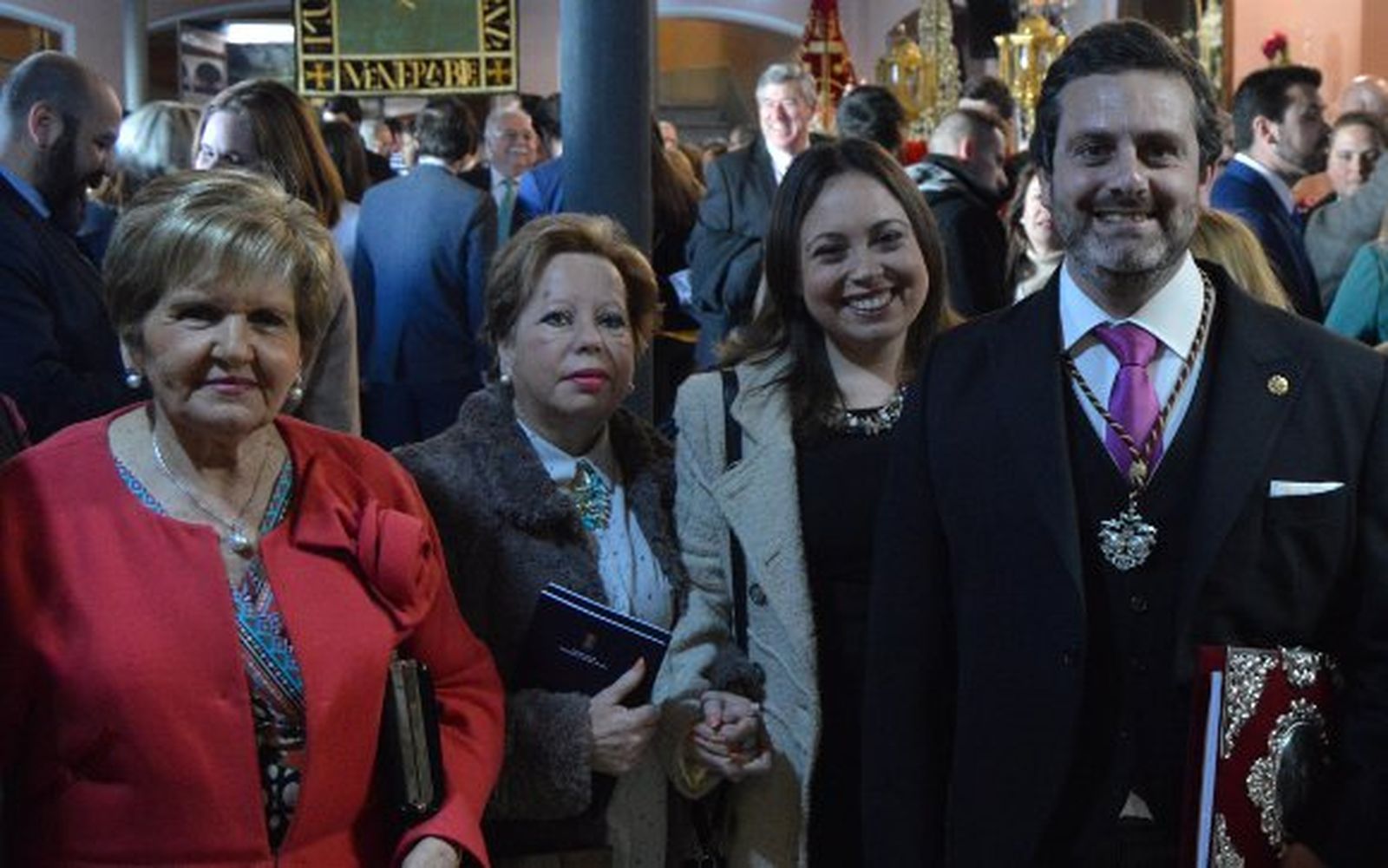 El pregonero con Carmen Marichal, Encarnación Ruso y Elisa  Montero.

Foto: Ignacio Casas de Ciria