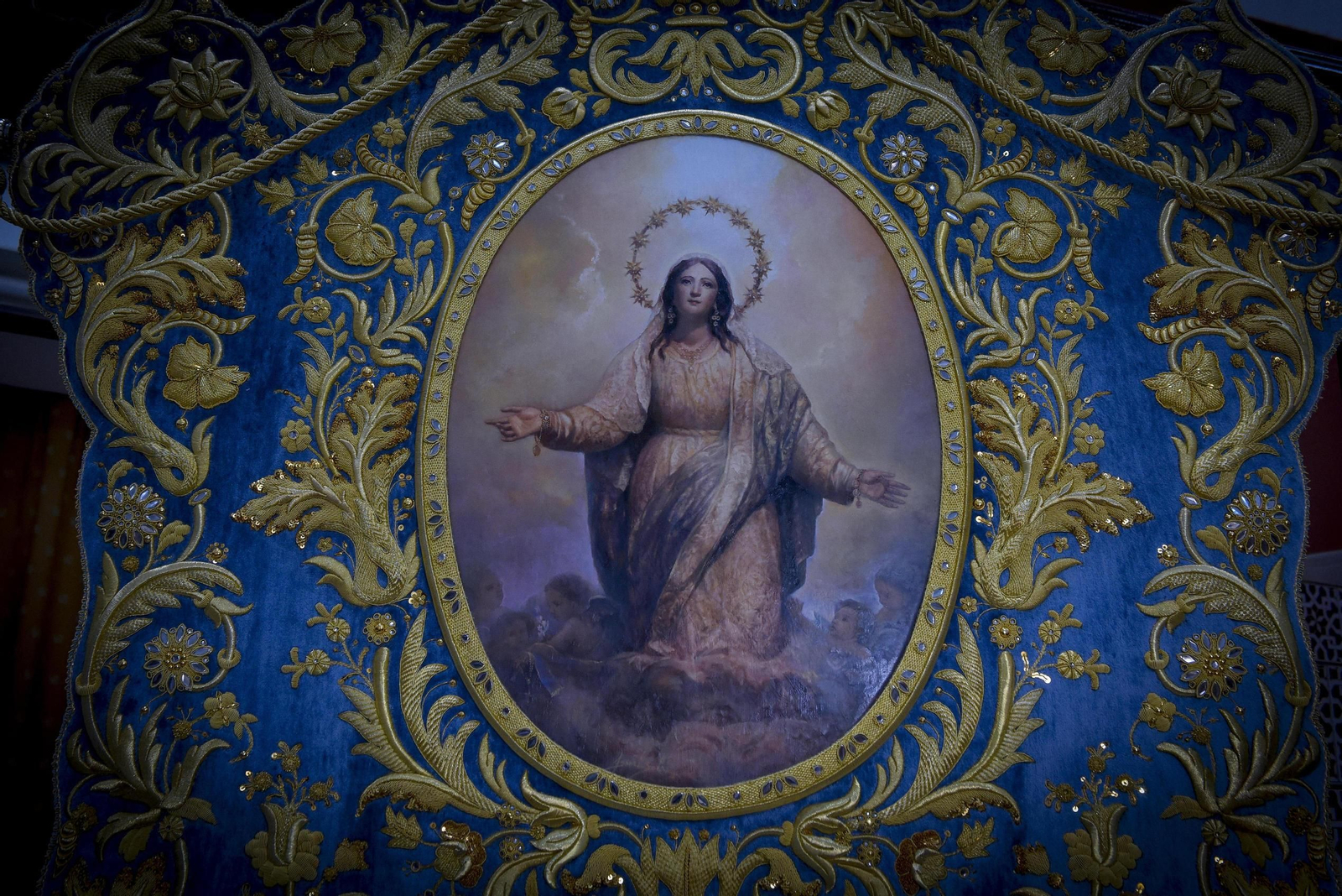 El óvalo central de la Asunción de Cantillana, pintado por Isabel Sola.