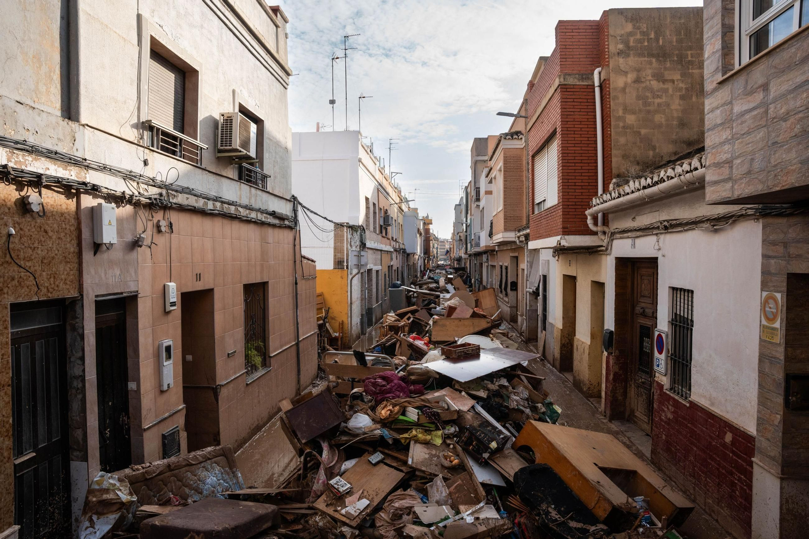 Destrozos causados por el agua en Catarroja tras la dana de 2024.