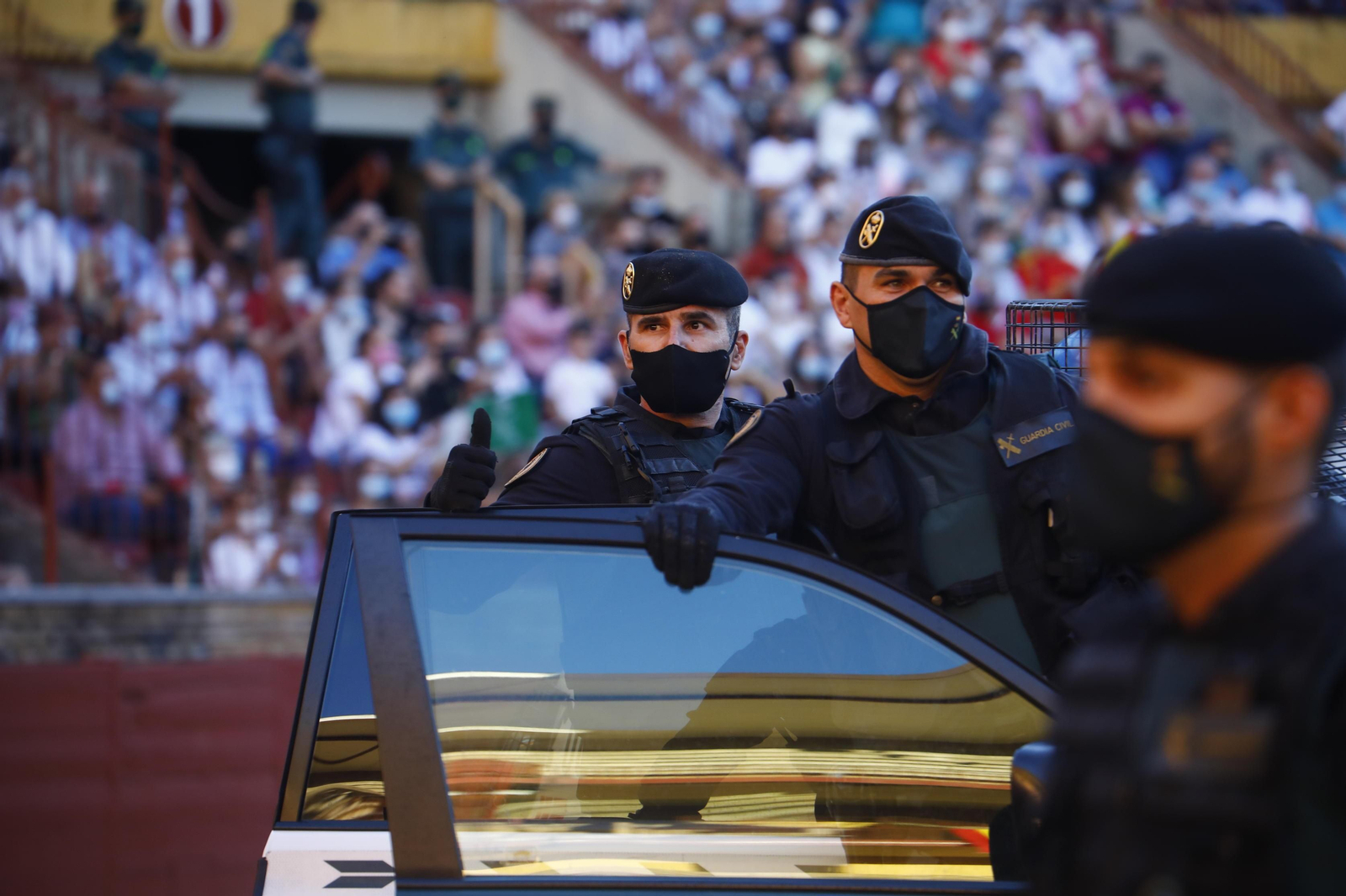 La impresionante exhibición de la Guardia Civil en la plaza de toros de Córdoba, en fotografías