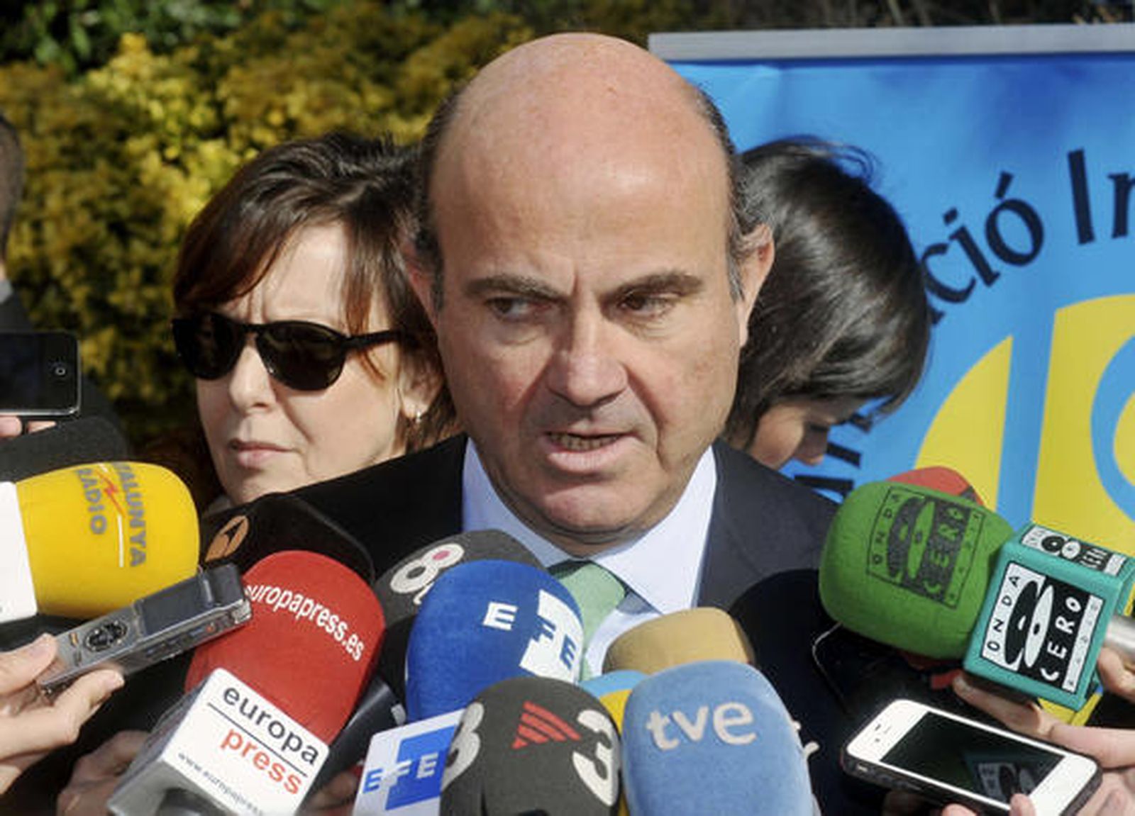 Guindos deja la puerta abierta a que Bruselas flexibilice el objetivo de déficit