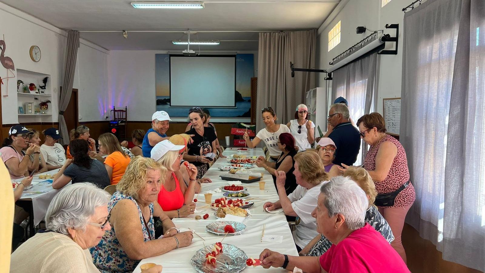 Después de 60 minutos de ejercicio saludable, un buen desayuno a base de melón, sandía y tomates cherry