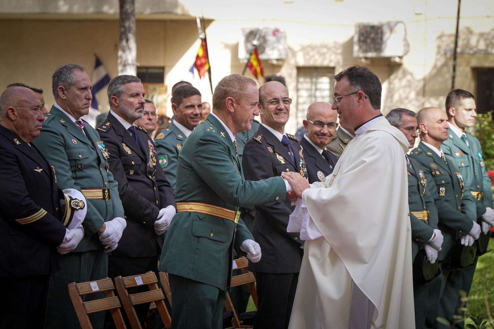 Celebración del Día del Pilar en el cuartel de la Guardia Civil de Jerez