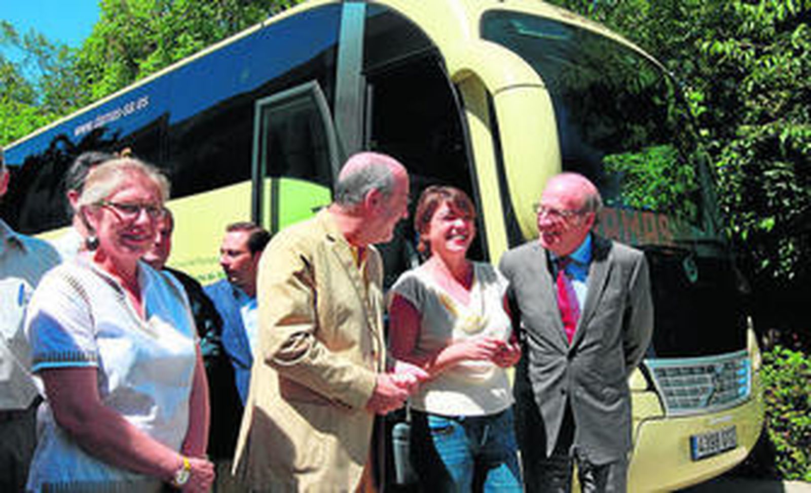 La delegada de Fomento y Vivienda, Carmen Lloret; el delegado de la Junta, Manuel Alfonso Jiménez; Elena Cortés y el alcalde de Huelva, Pedro Rodríguez.