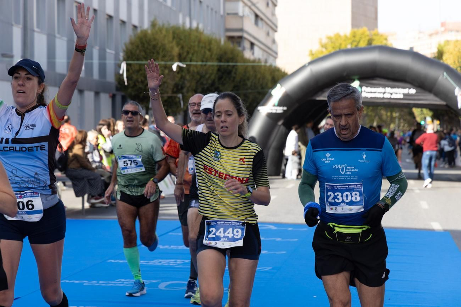 En imágenes: multitudinaria e histórica XXIX Media Maratón 'Ciudad de Jaén' y 10k en memoria de Paco Manzaneda