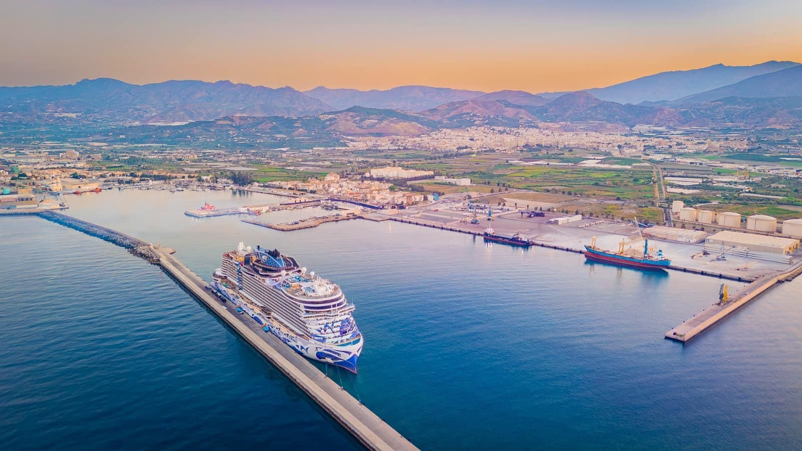 El Norwegian Viva en el Puerto de Motril