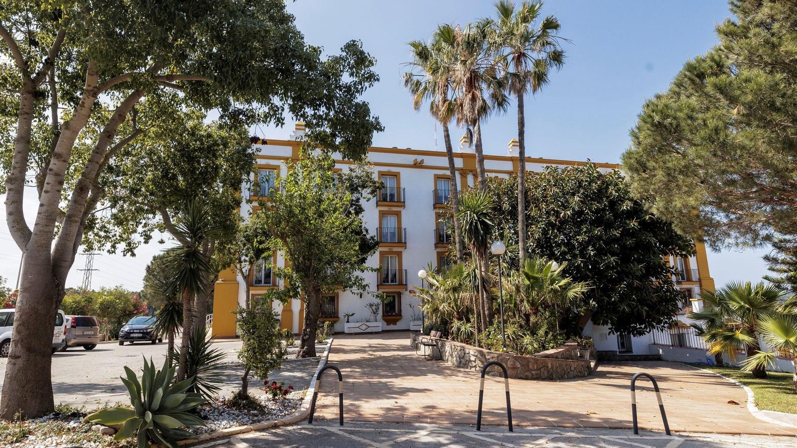 La venta incluye una parcela con una superficie total de 8.123 metros cuadrados.