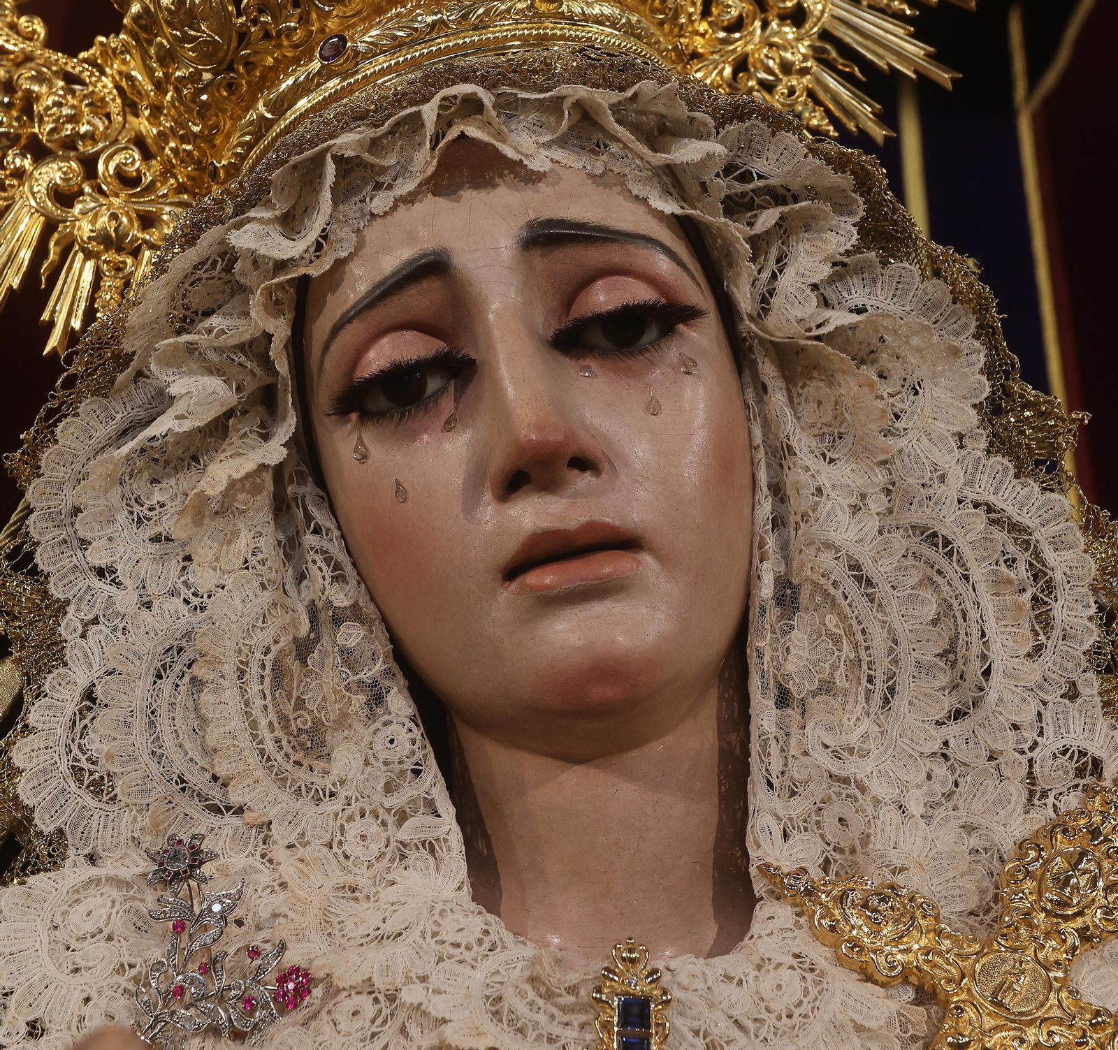 Las impresionantes imágenes de la Virgen de la Victoria en su besamanos