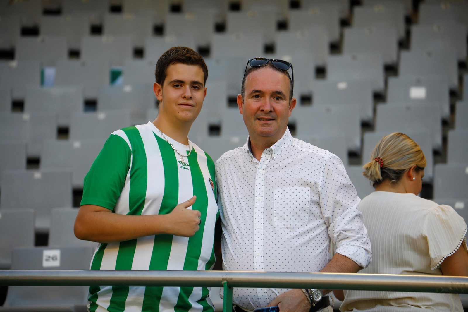 El ambiente en las gradas de El Arcángel para el Córdoba CF - Recreativo Granada, en imágenes