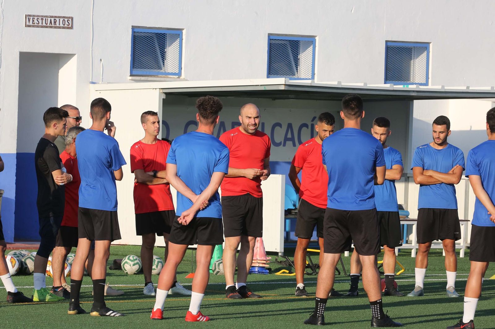 Diego Galiano cuenta con importantes bajas para el partido de este miércoles en Coria.