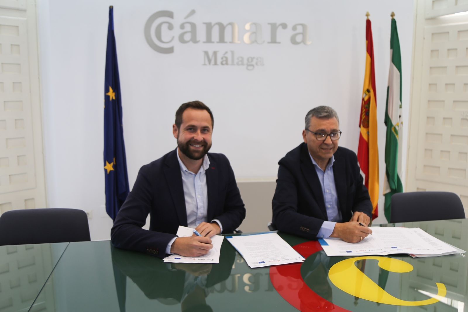 Firma del convenio entre el Ayuntamiento de Málaga y la Cámara de Comercio para fomentar el emprendimiento y el autoempleo.
