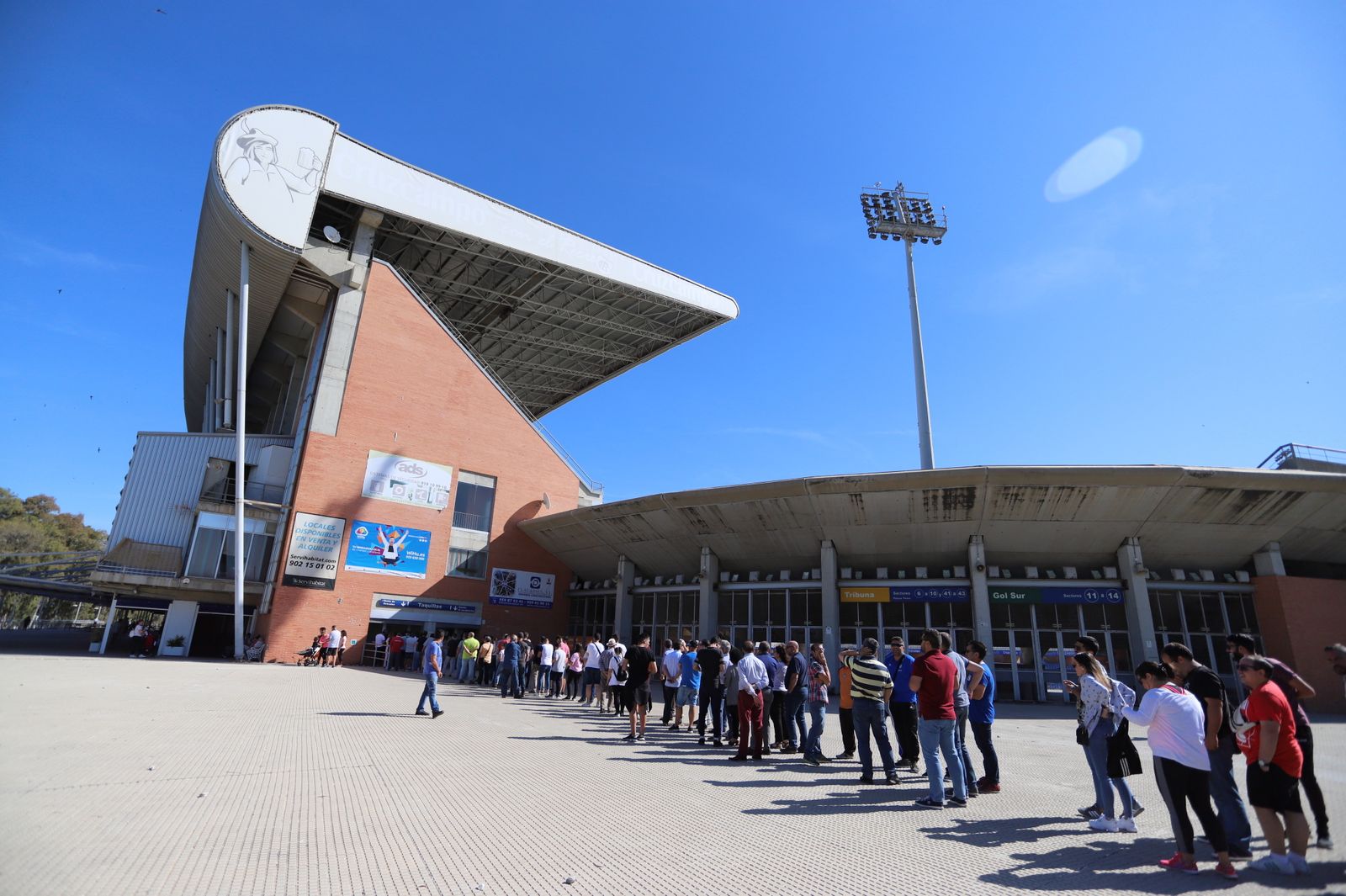 Imágenes de las taquillas del Nuevo Colombino para el Recreativo-Fuenlabrada