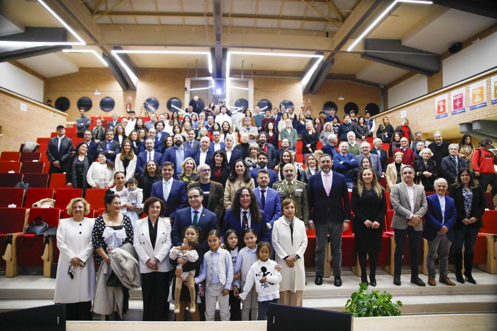 Las imágenes del acto de entrega de la Medalla de Oro a José Fernández Torres Tomatito, en la Universidad de Almería