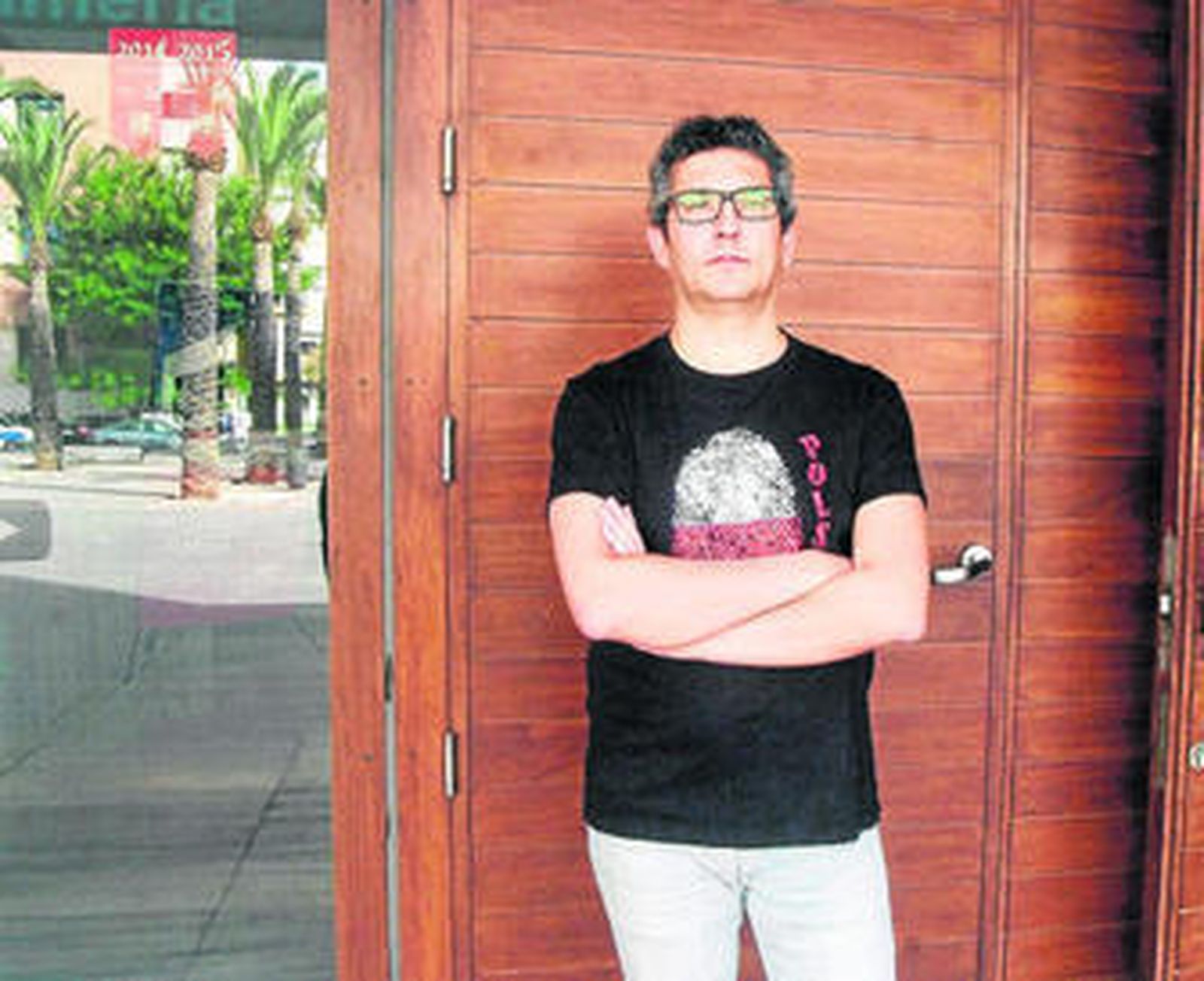 Arturo del Pino Ruiz, ayer a las puertas del Museo de Almería, que ha dirigido durante 3 años y cuatro meses.