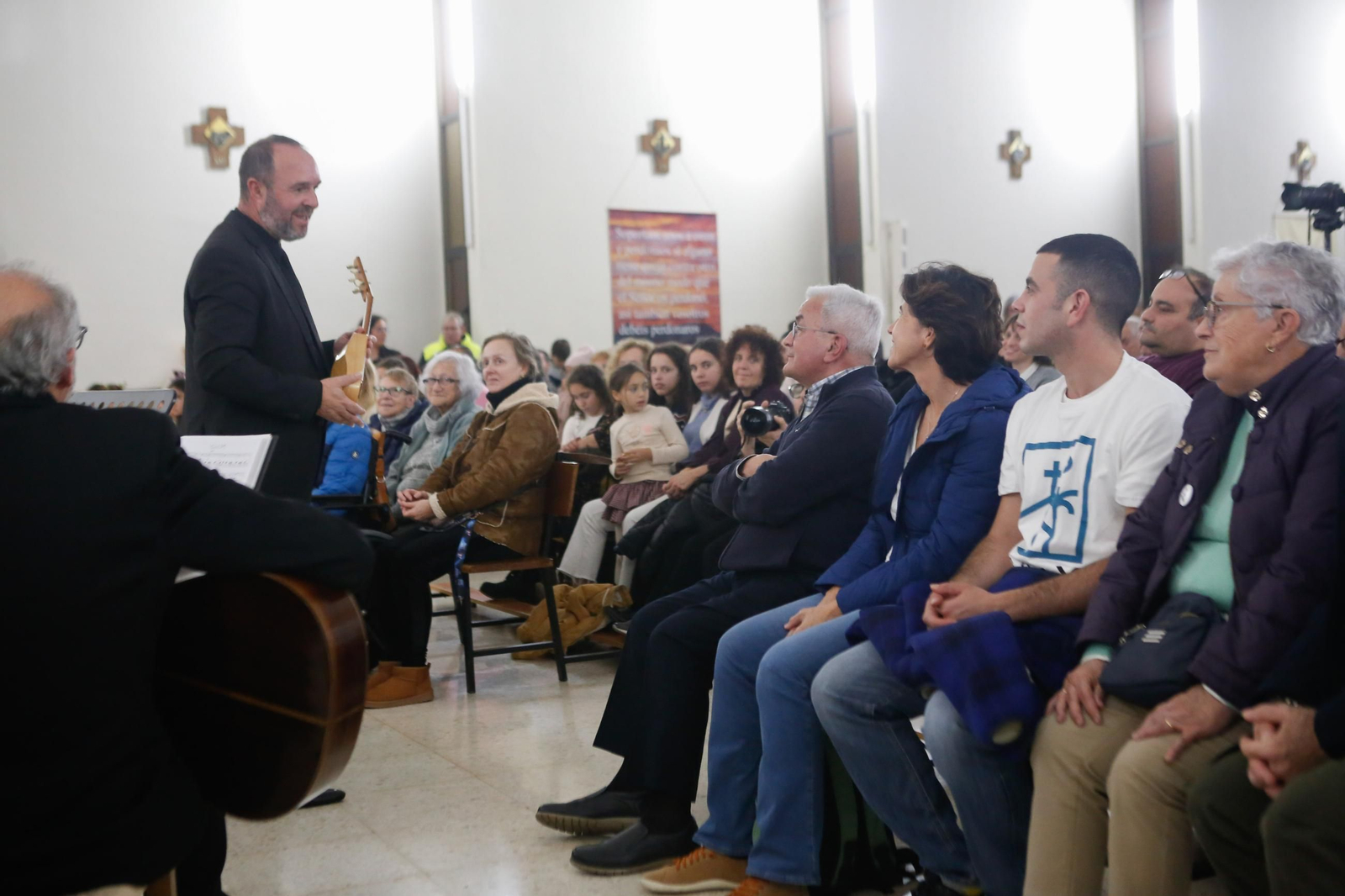 Las fotos del homenaje al padre Pedro por sus 50 años de entrega absoluta a la Piñera
