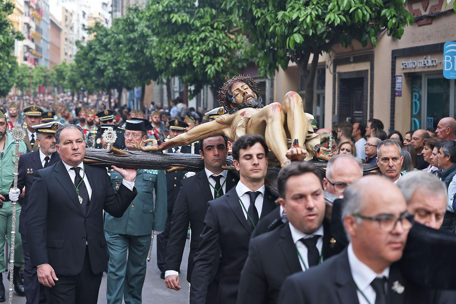 Las mejores imágenes del Sábado de Pasión en Huelva: La Legión con el Cristo de la Vera+Cruz