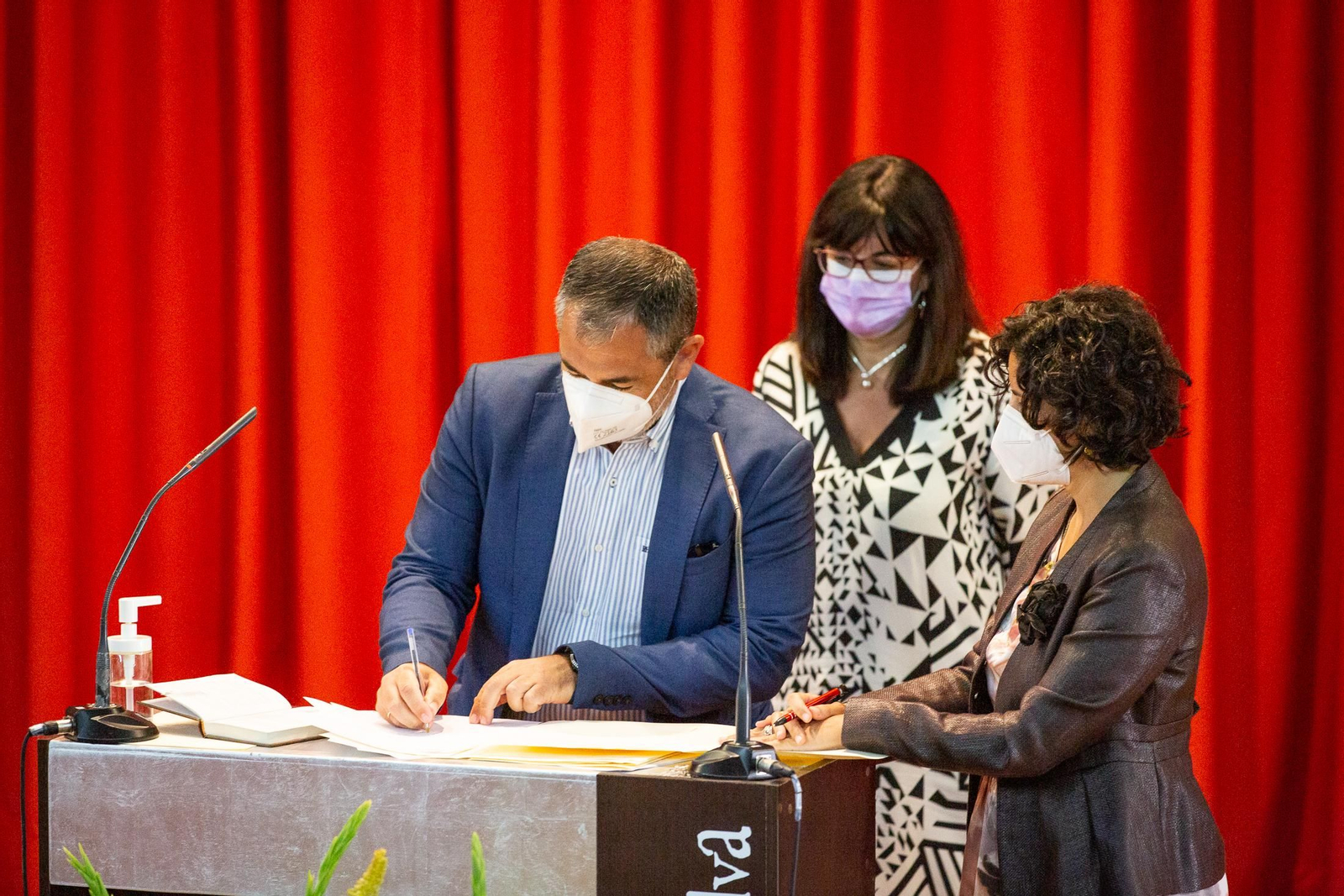 Imágenes de la toma de posesión del equipo de gobierno de la UHU